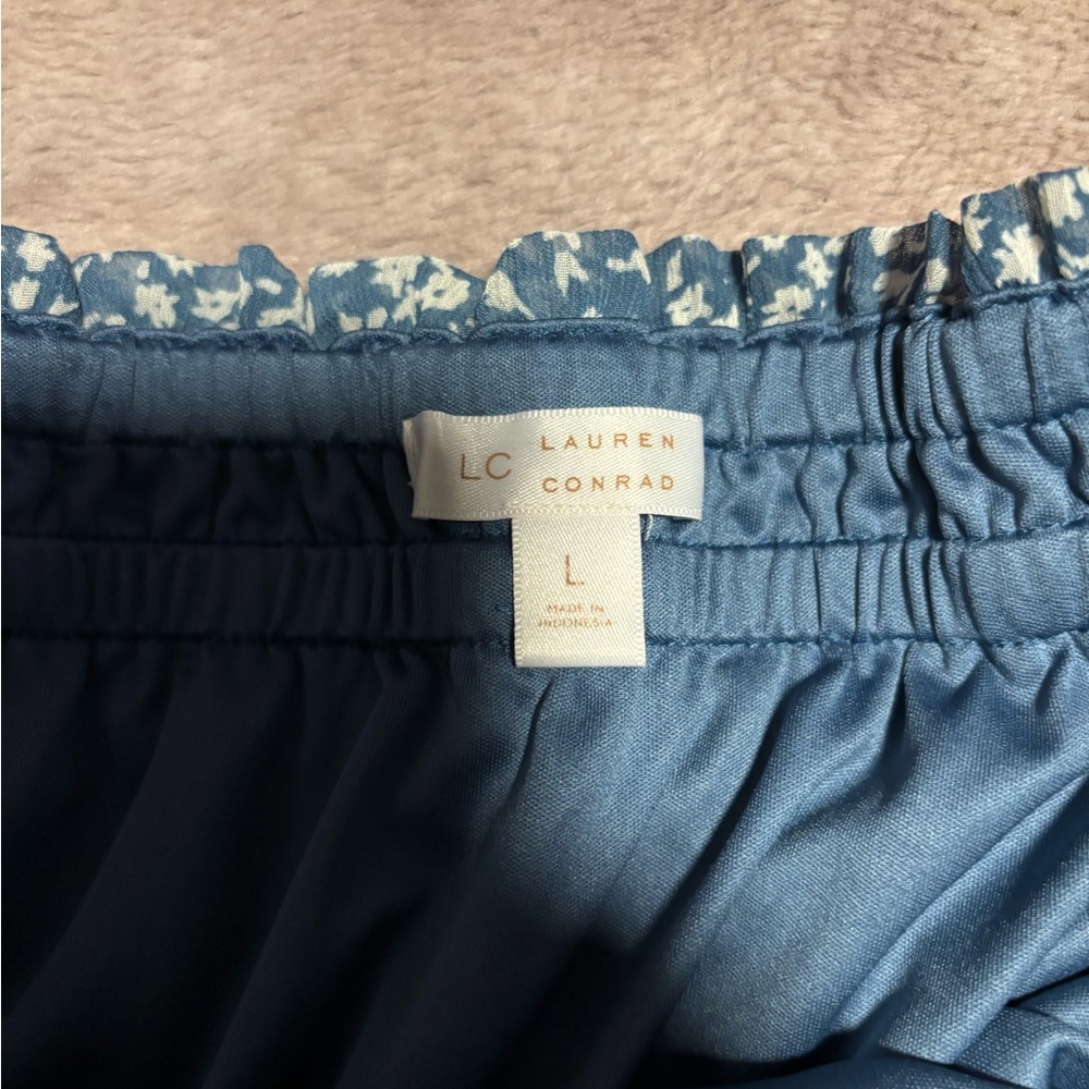 LC Lauren Conrad Navy Floral Mini Skirt
(19) - Picture 3 of 3